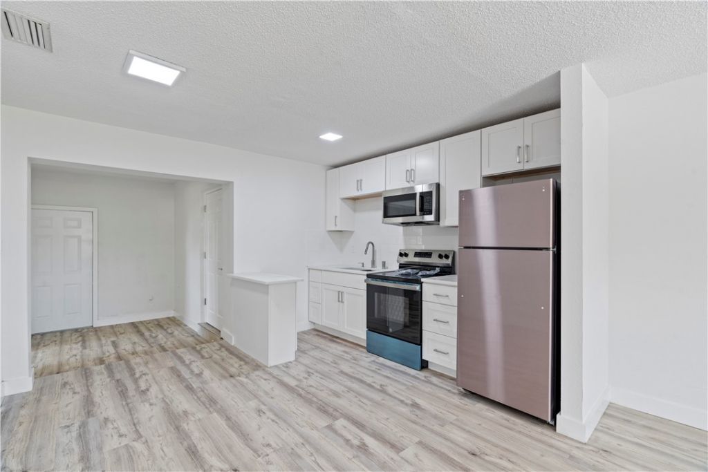 662 Granada Street, Fort Pierce, FL 34949 Photo