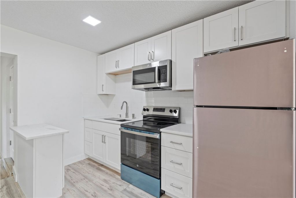 662 Granada Street, Fort Pierce, FL 34949 Photo