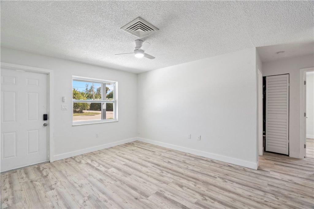 662 Granada Street, Fort Pierce, FL 34949 Photo