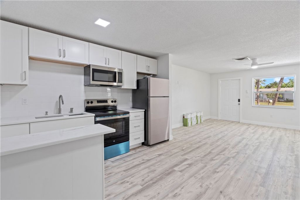 662 Granada Street, Fort Pierce, FL 34949 Photo