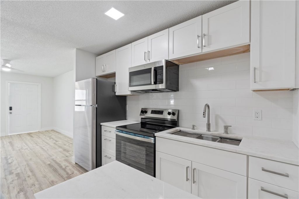 662 Granada Street, Fort Pierce, FL 34949 Photo