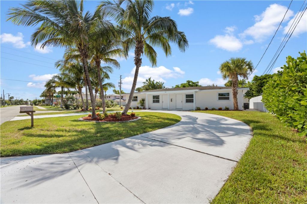 662 Granada Street, Fort Pierce, FL 34949 Photo