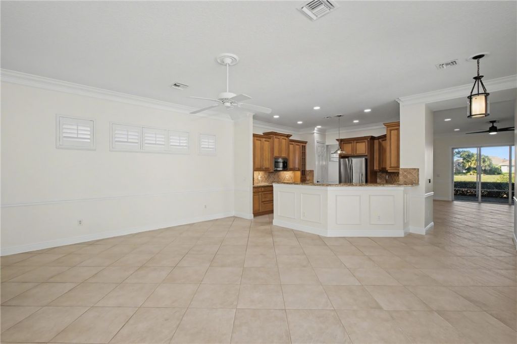2158 Falls Circle, Vero Beach, FL 32967 Photo