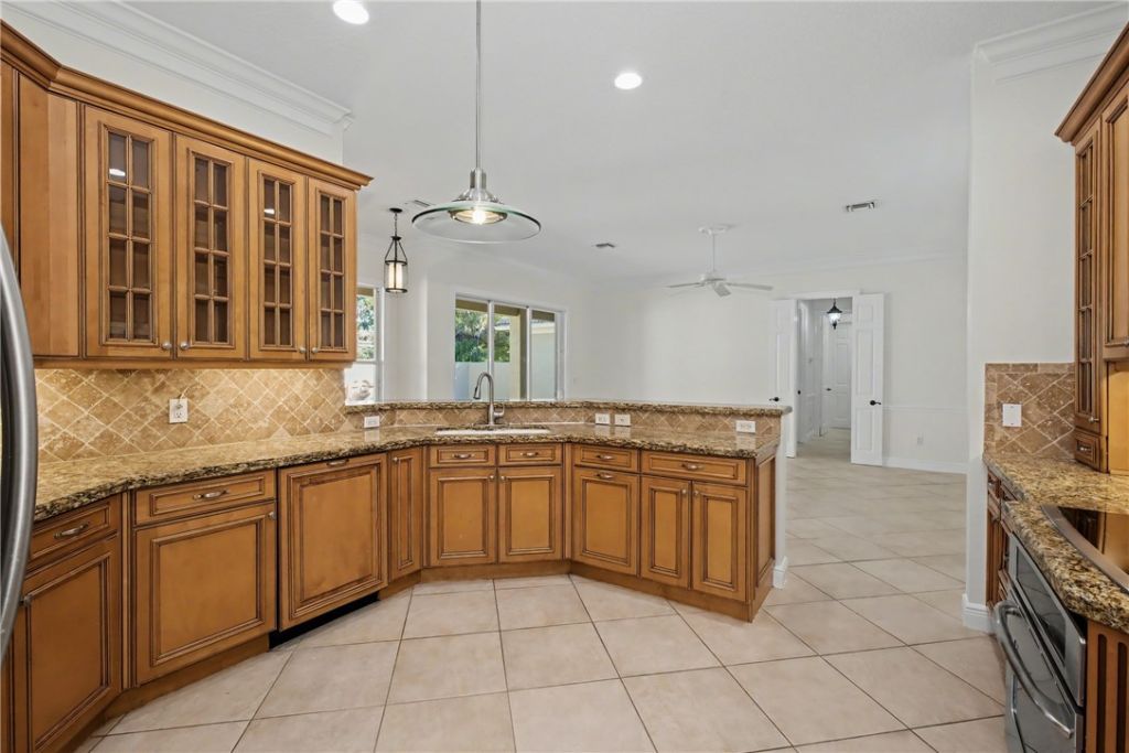 2158 Falls Circle, Vero Beach, FL 32967 Photo
