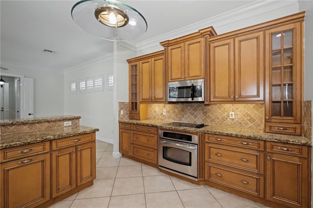 2158 Falls Circle, Vero Beach, FL 32967 Photo