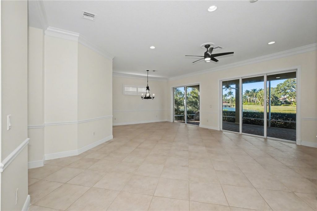 2158 Falls Circle, Vero Beach, FL 32967 Photo