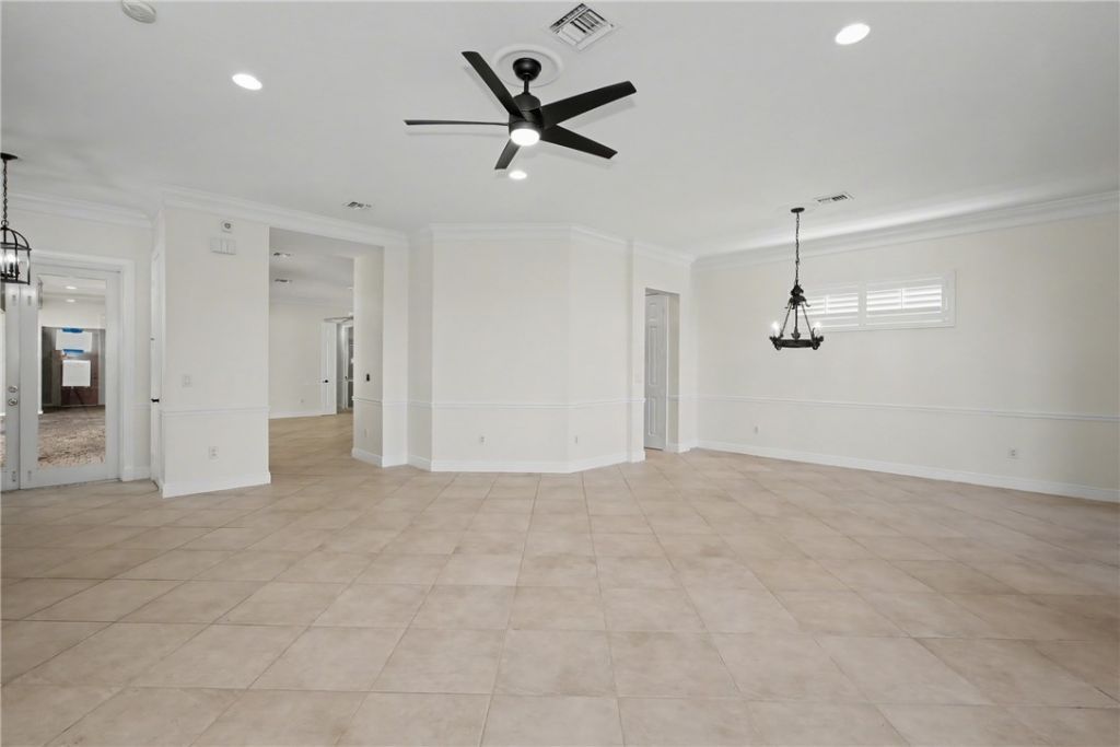 2158 Falls Circle, Vero Beach, FL 32967 Photo