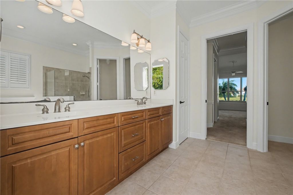2158 Falls Circle, Vero Beach, FL 32967 Photo