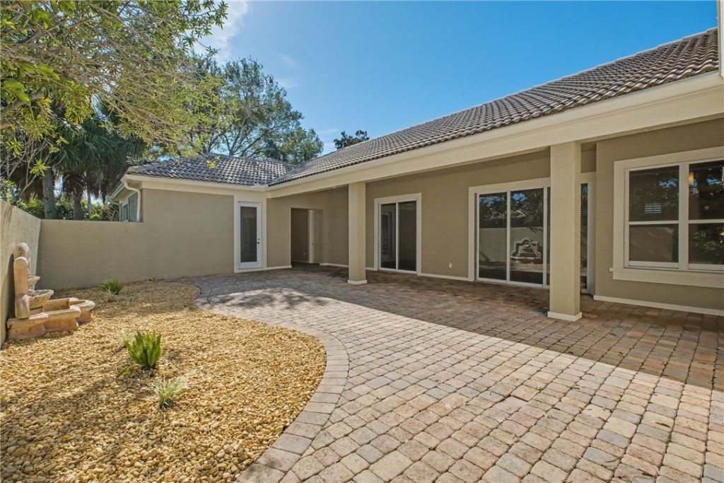 2158 Falls Circle, Vero Beach, FL 32967 Photo