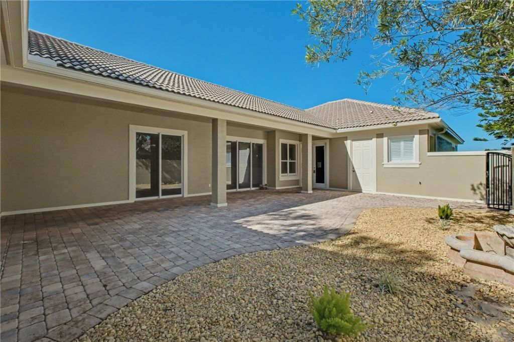 2158 Falls Circle, Vero Beach, FL 32967 Photo