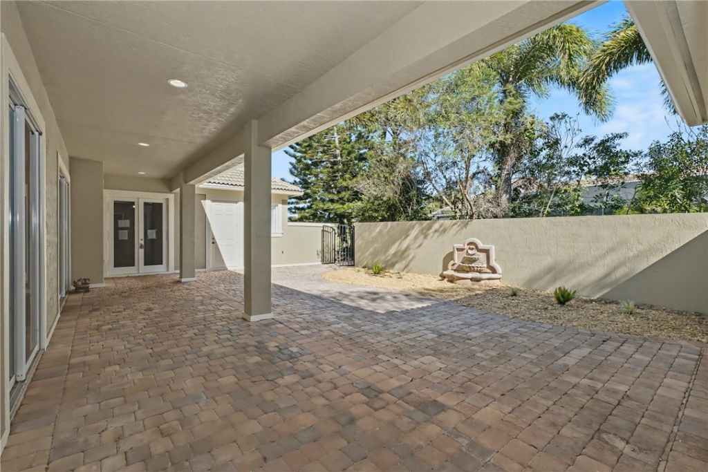2158 Falls Circle, Vero Beach, FL 32967 Photo