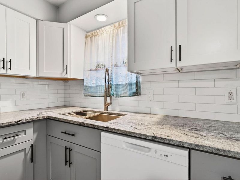 1557 Jennifer Court , Unit B, Columbus, OH 43232 Photo 17