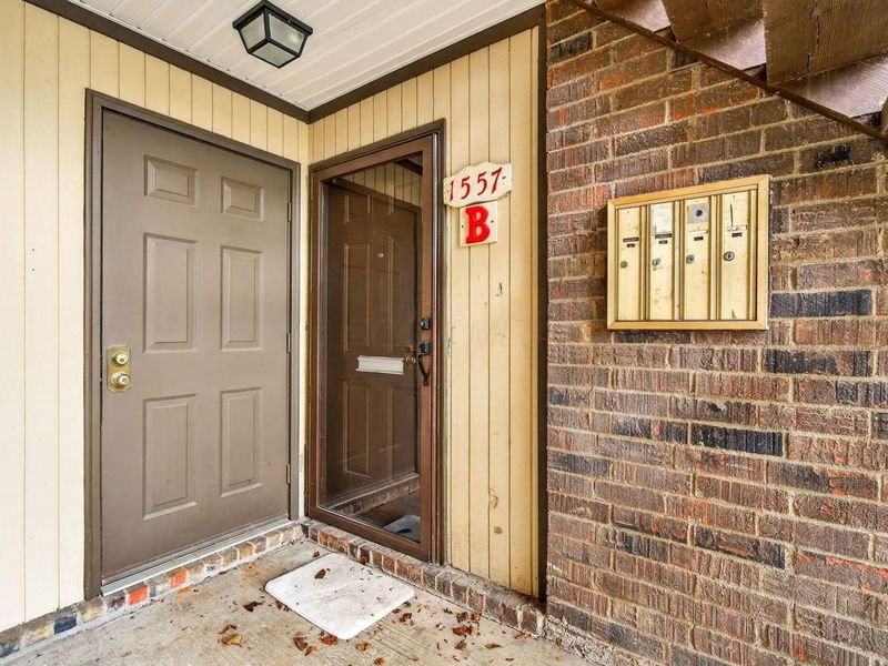 1557 Jennifer Court , Unit B, Columbus, OH 43232 Photo 3