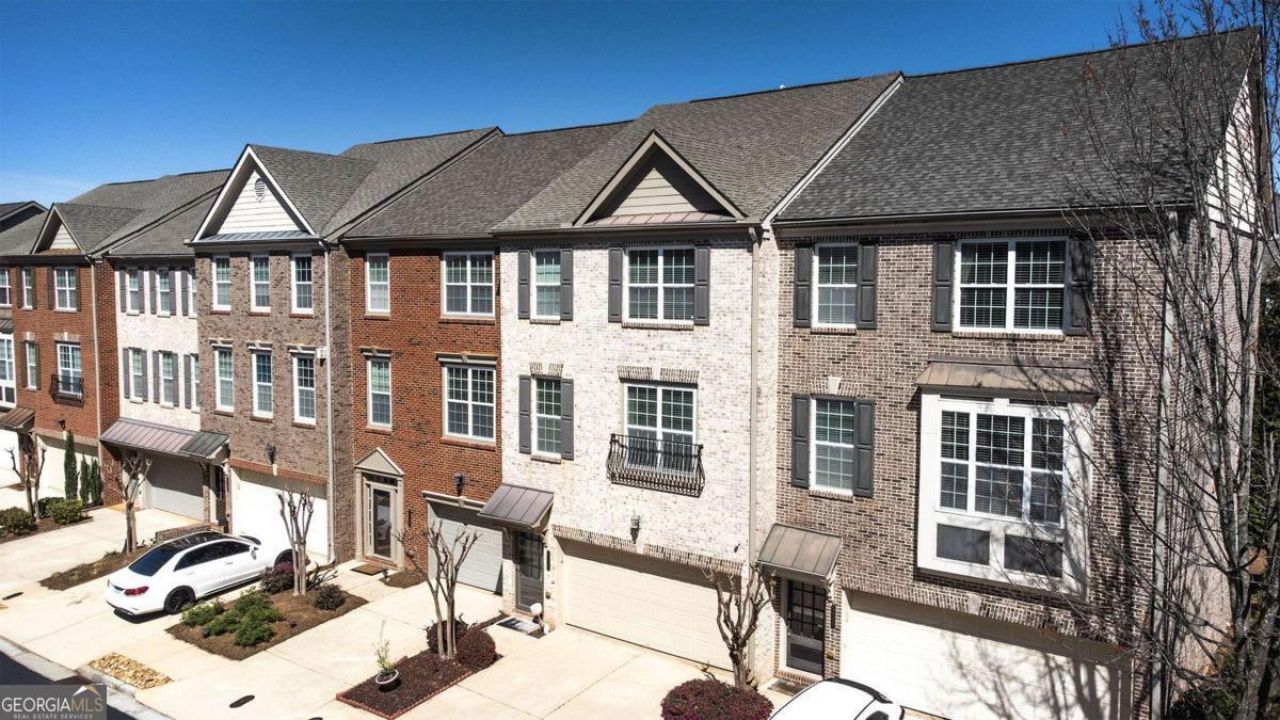 5727 Pine Oak Drive, Unit 90, Peachtree Corners, GA 30092 Main Photo