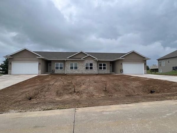 1895 ASHFORD, Muscatine, IA 52761