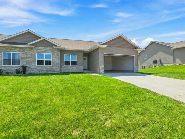 1895 ASHFORD, Muscatine, IA 52761