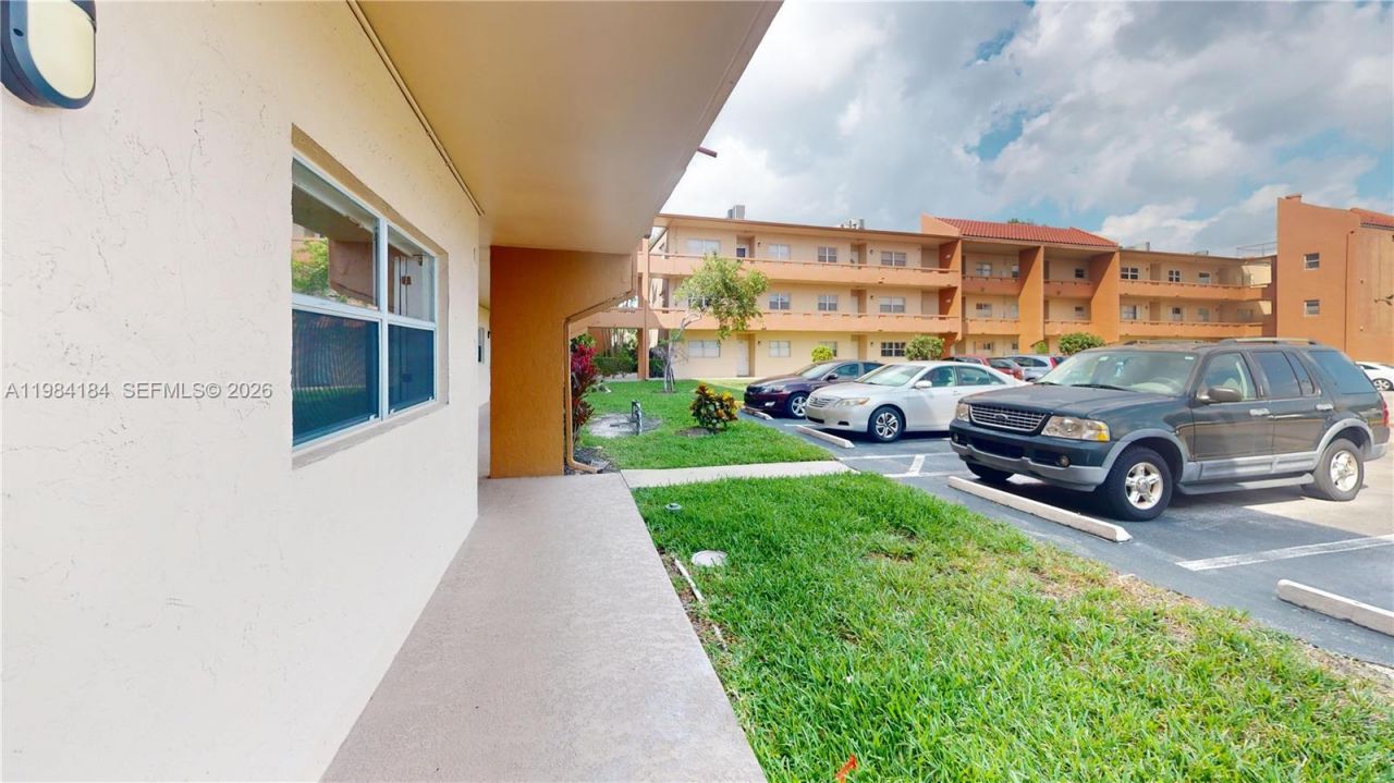 8846 W Mcnab Rd, Unit 106, Tamarac, FL 33321 Photo