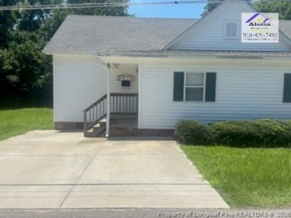 3916 Middle Street , Hope Mills, NC 28348