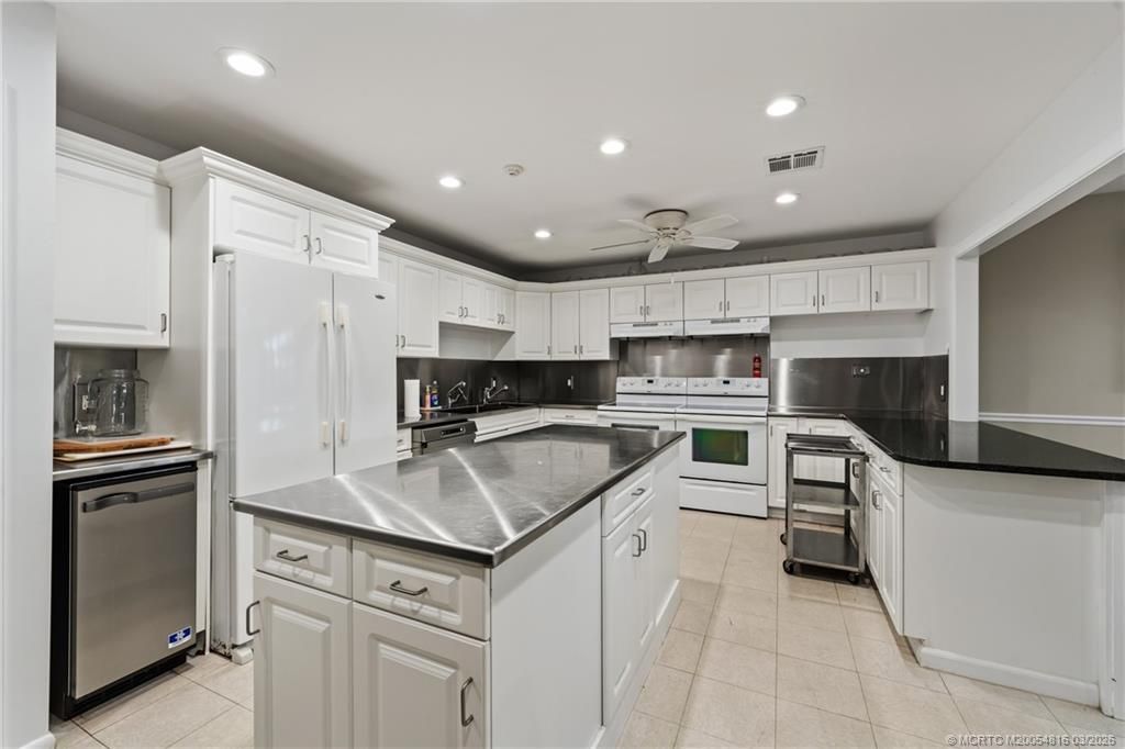 3160 SE Gran Via Way, Stuart, FL 34996 Photo