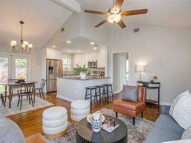 4231 S Cresthaven Road, Dallas, TX 75209