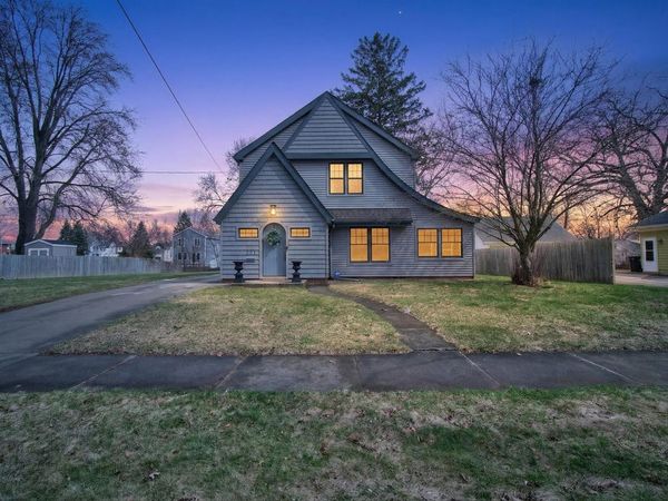 221 N Higby Street, Jackson, MI 49202