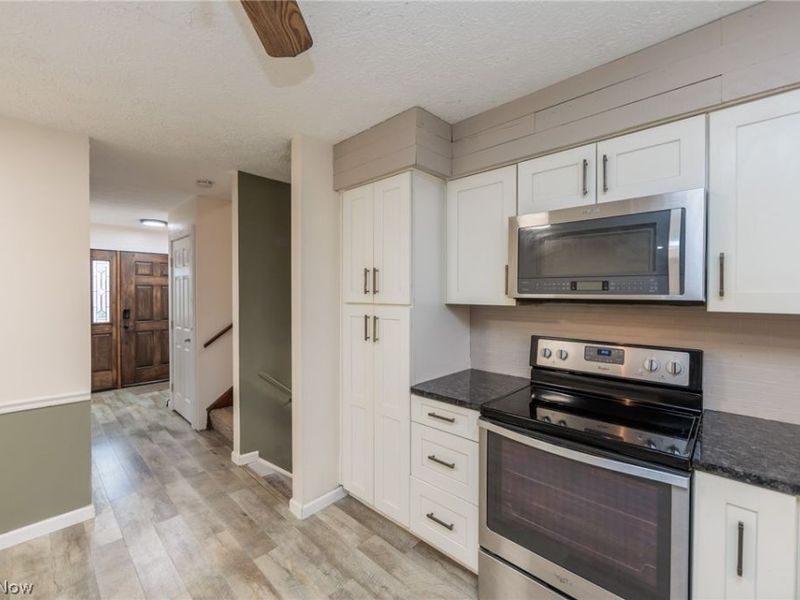 1010 Royal Drive, Amherst, OH 44001 Photo 10