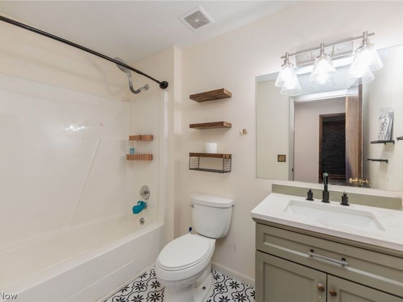 1010 Royal Drive, Amherst, OH 44001 Photo 13