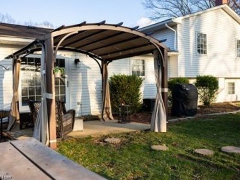 1010 Royal Drive, Amherst, OH 44001 Photo 28