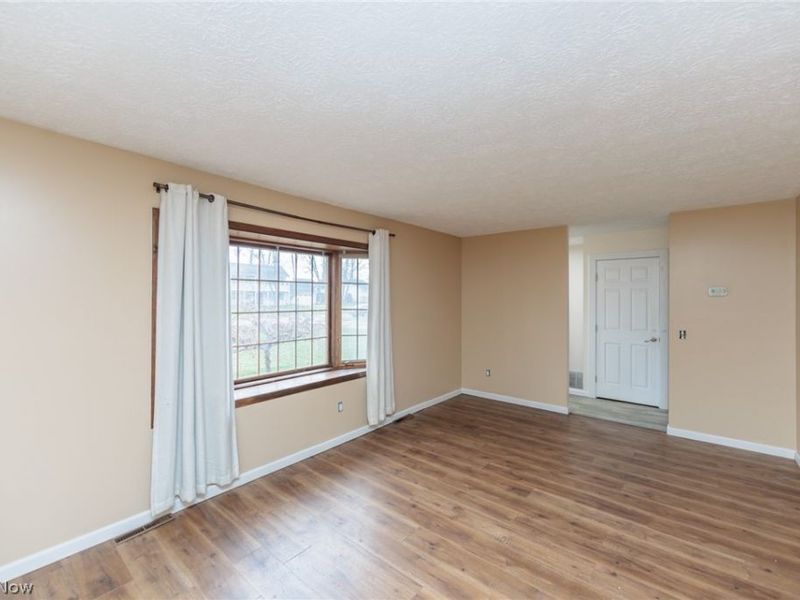 1010 Royal Drive, Amherst, OH 44001 Photo 4