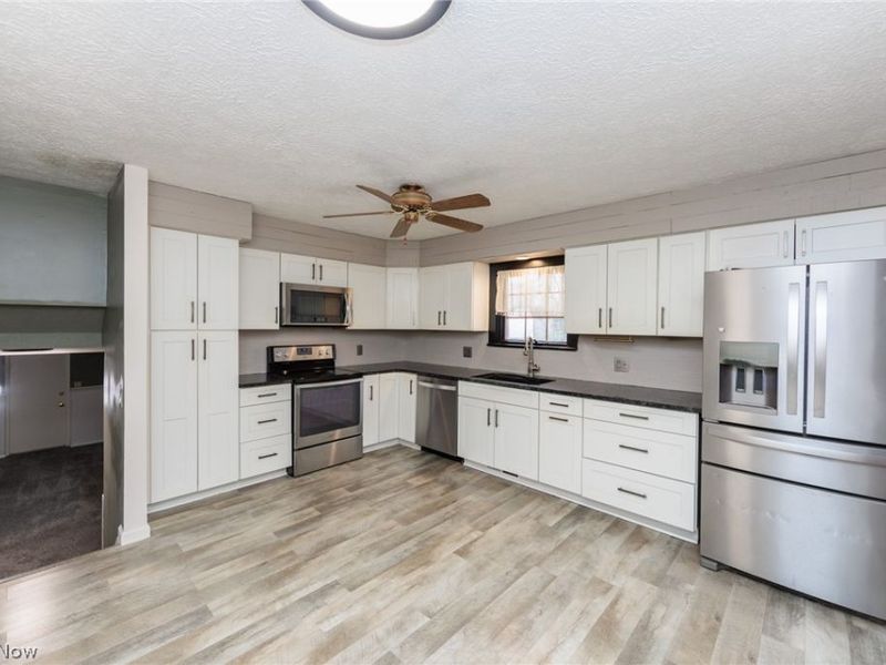 1010 Royal Drive, Amherst, OH 44001 Photo 7