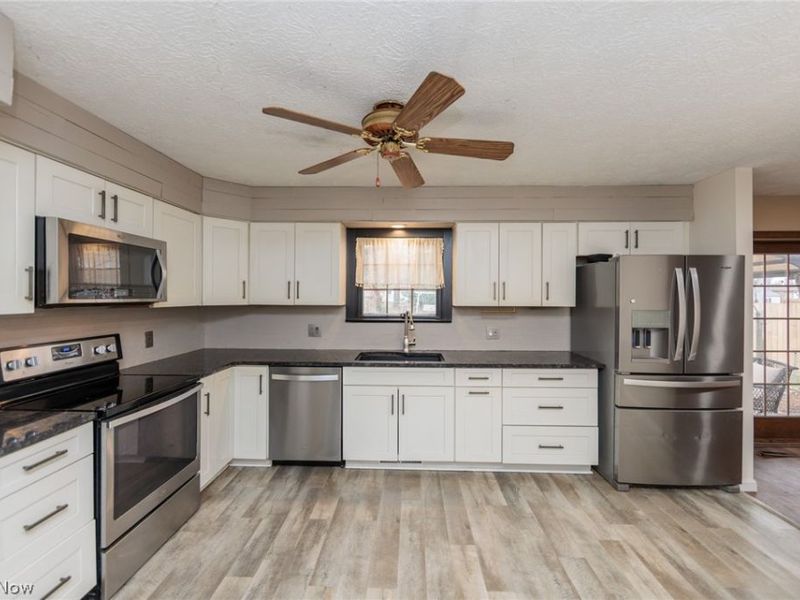 1010 Royal Drive, Amherst, OH 44001 Photo 8