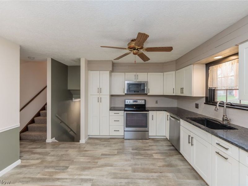 1010 Royal Drive, Amherst, OH 44001 Photo 9