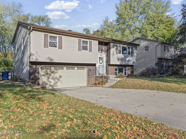 4605 Charlesgate Road , Sylvania, OH 43560