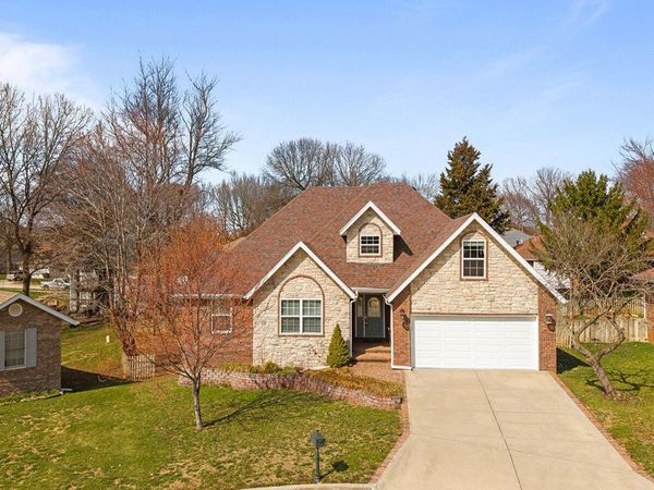 2065 W Buena Vista Street, Springfield, MO 65810