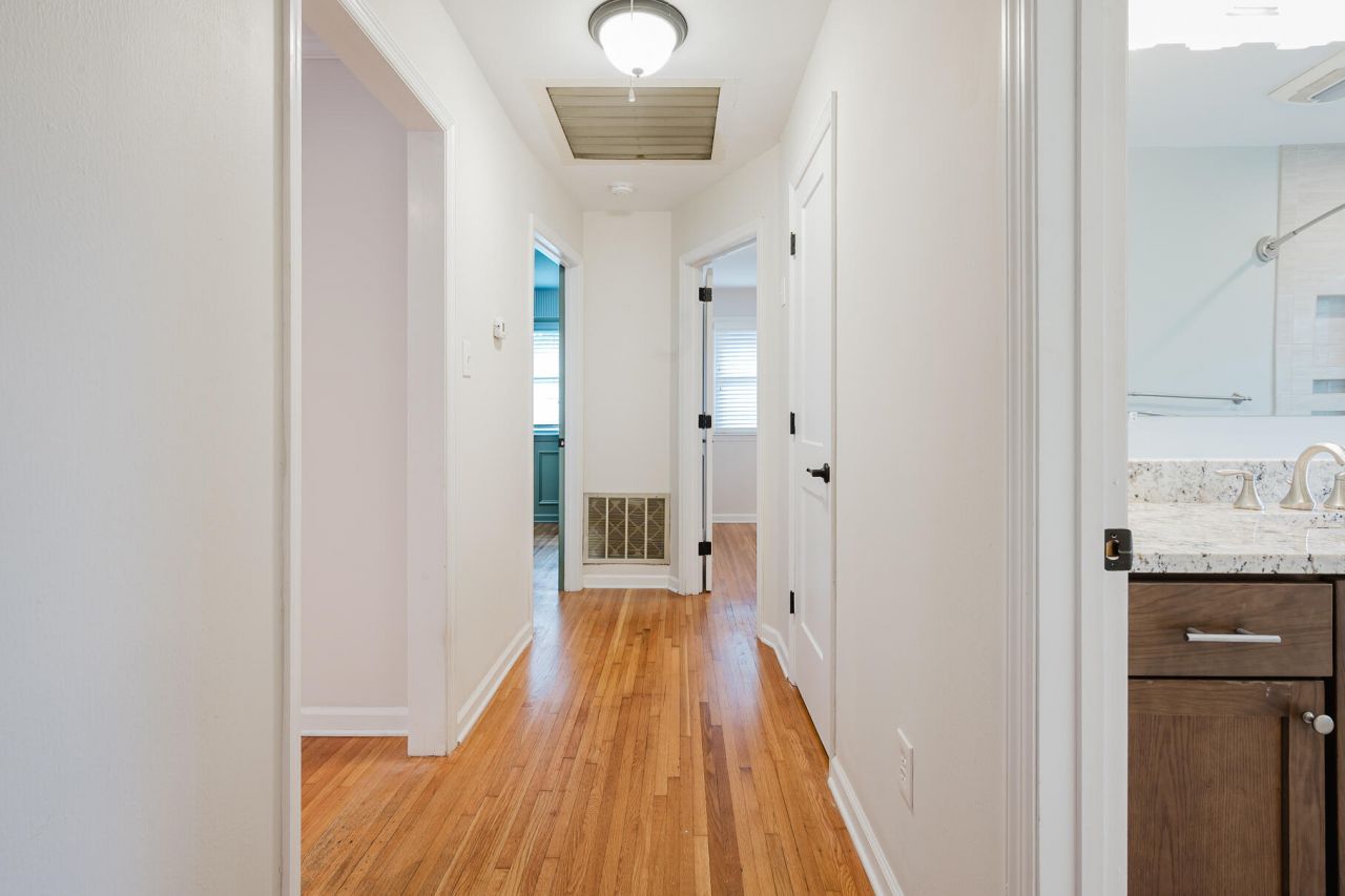 1719 Weston Avenue Photo 13