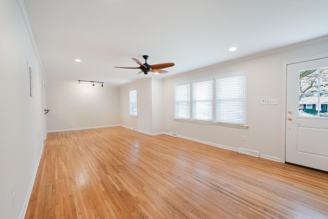 1719 Weston Avenue Photo 4