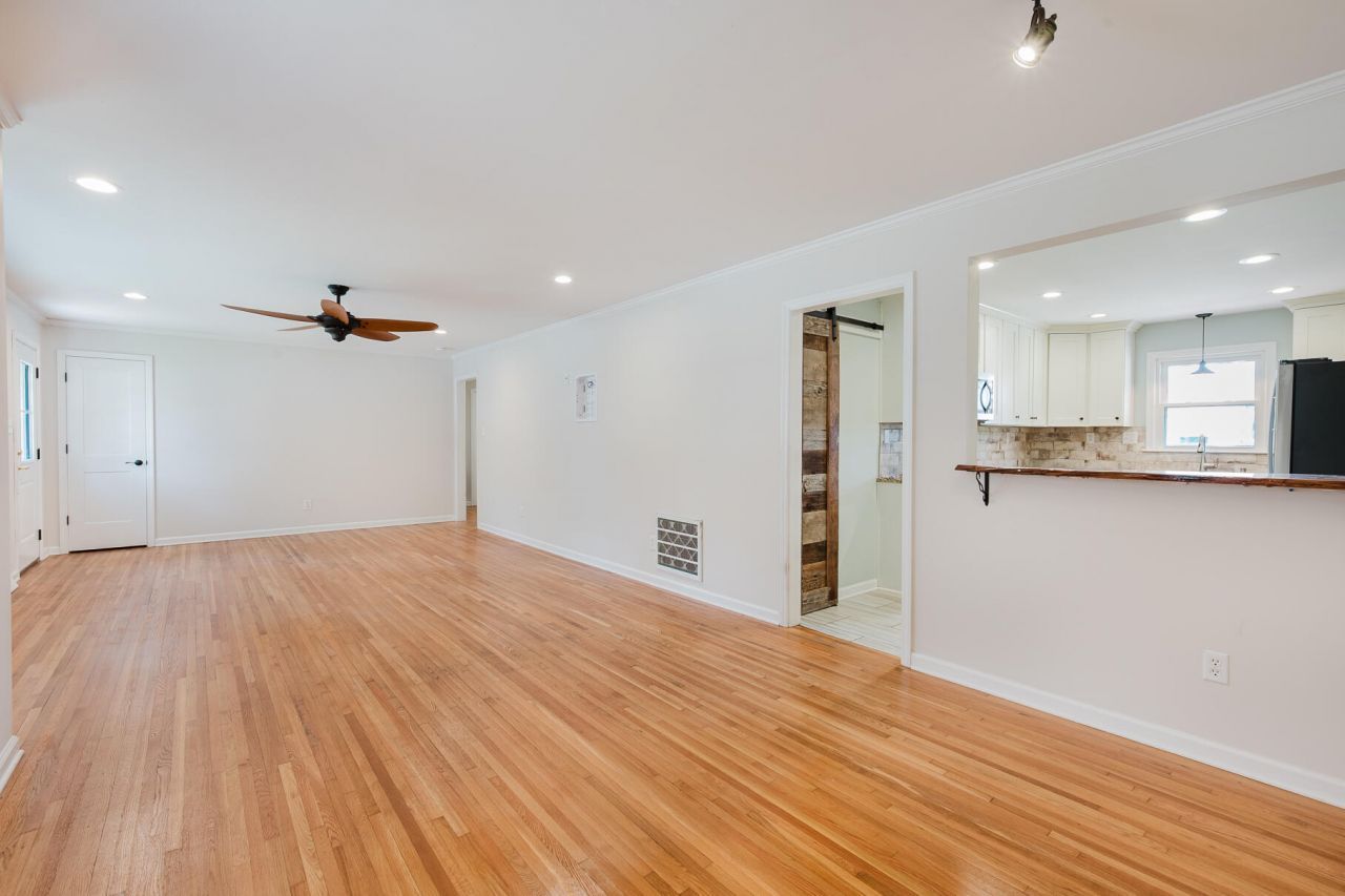 1719 Weston Avenue Photo 6