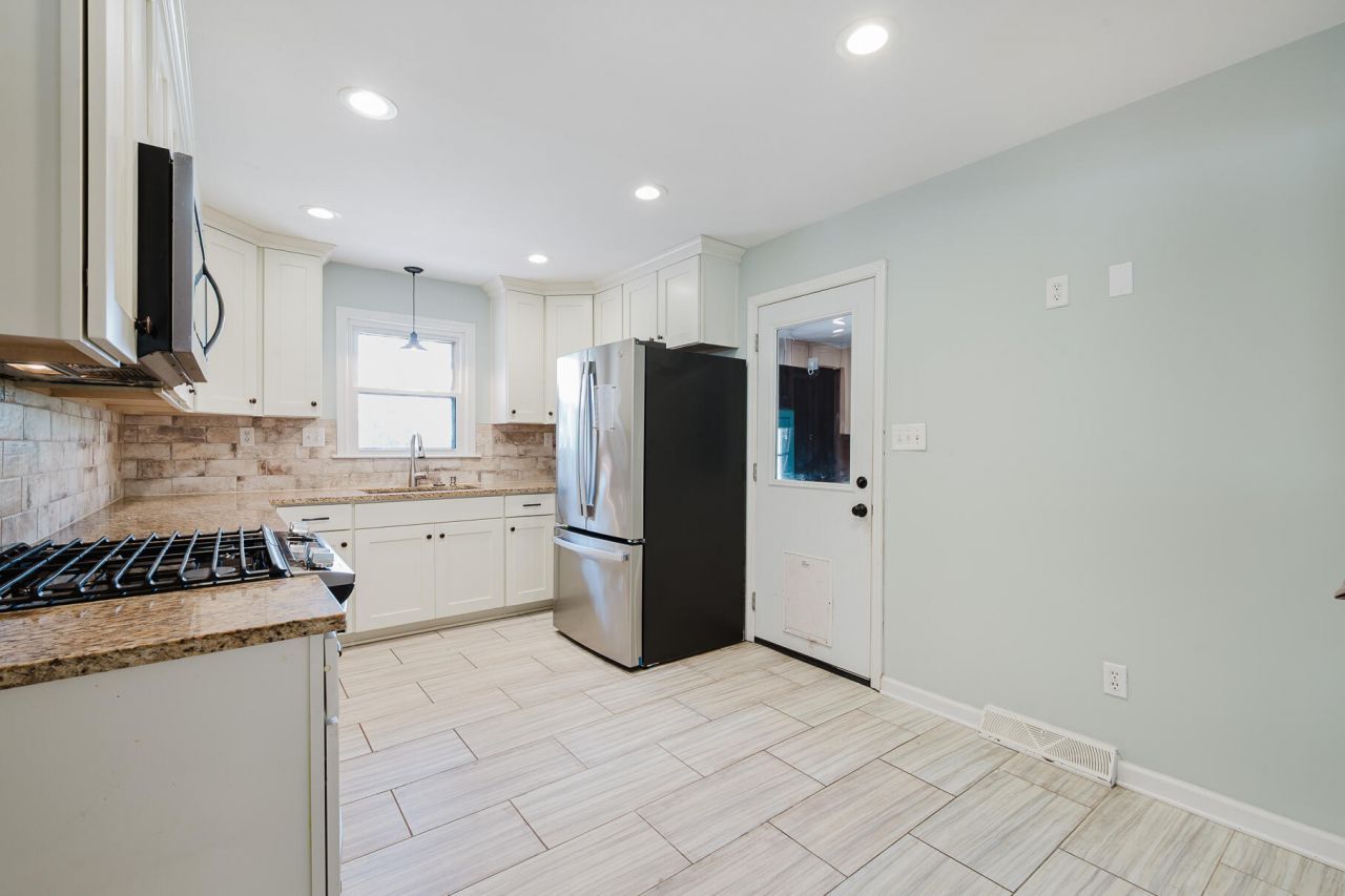 1719 Weston Avenue Photo 8