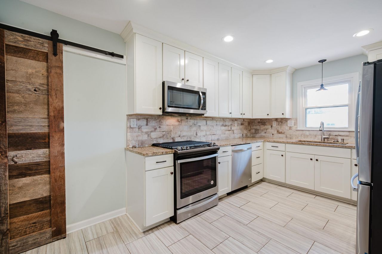 1719 Weston Avenue Photo 9