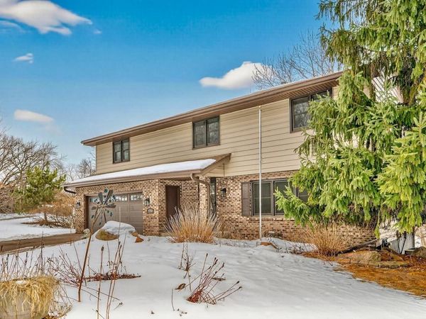 2700 Crestwood Circle, Hopkins, MN 55305