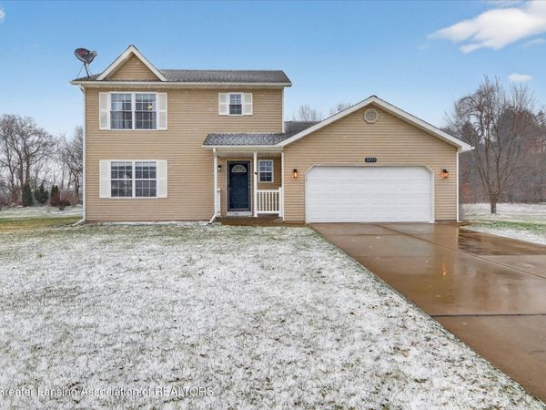 50555 Chardonnay Street, Paw Paw, MI 49079