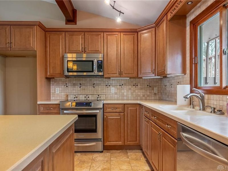 3239 Winterset Drive, Beavercreek, OH 45440 Photo 5