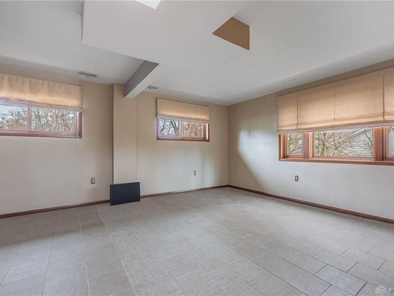 3239 Winterset Drive, Beavercreek, OH 45440 Photo 8