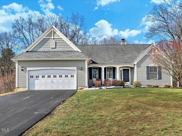 31 Summerfield Circle, Mechanicville, NY 12118