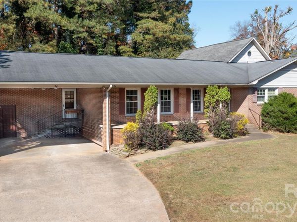 324 Golf Course Road , Morganton, NC 28655