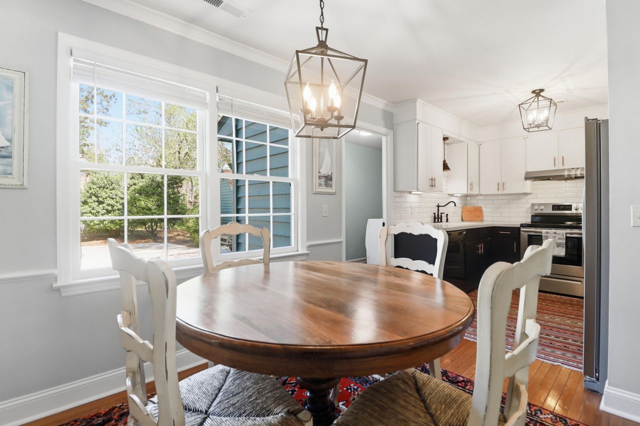 1530 Village Square Photo 10