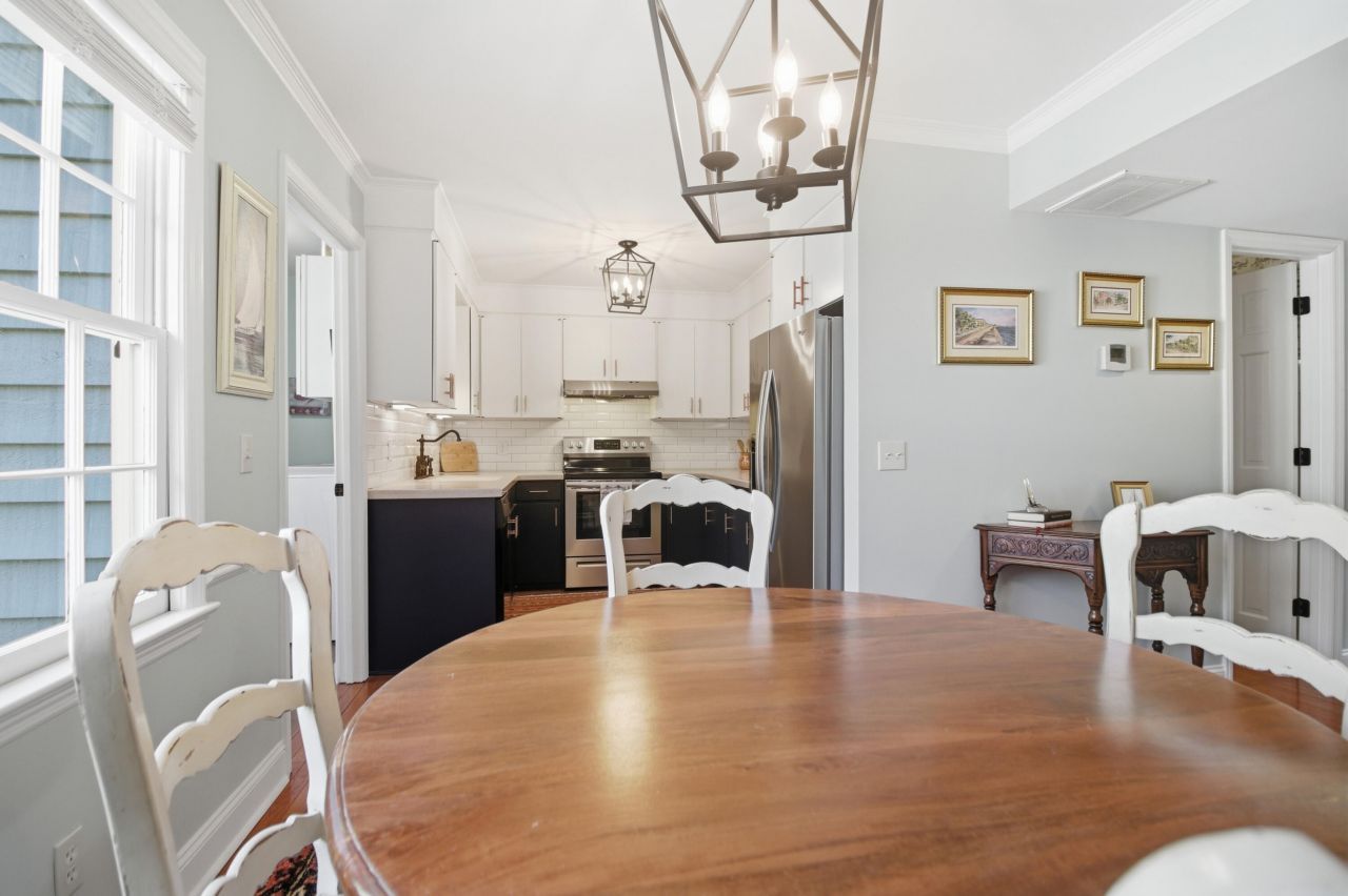 1530 Village Square Photo 11