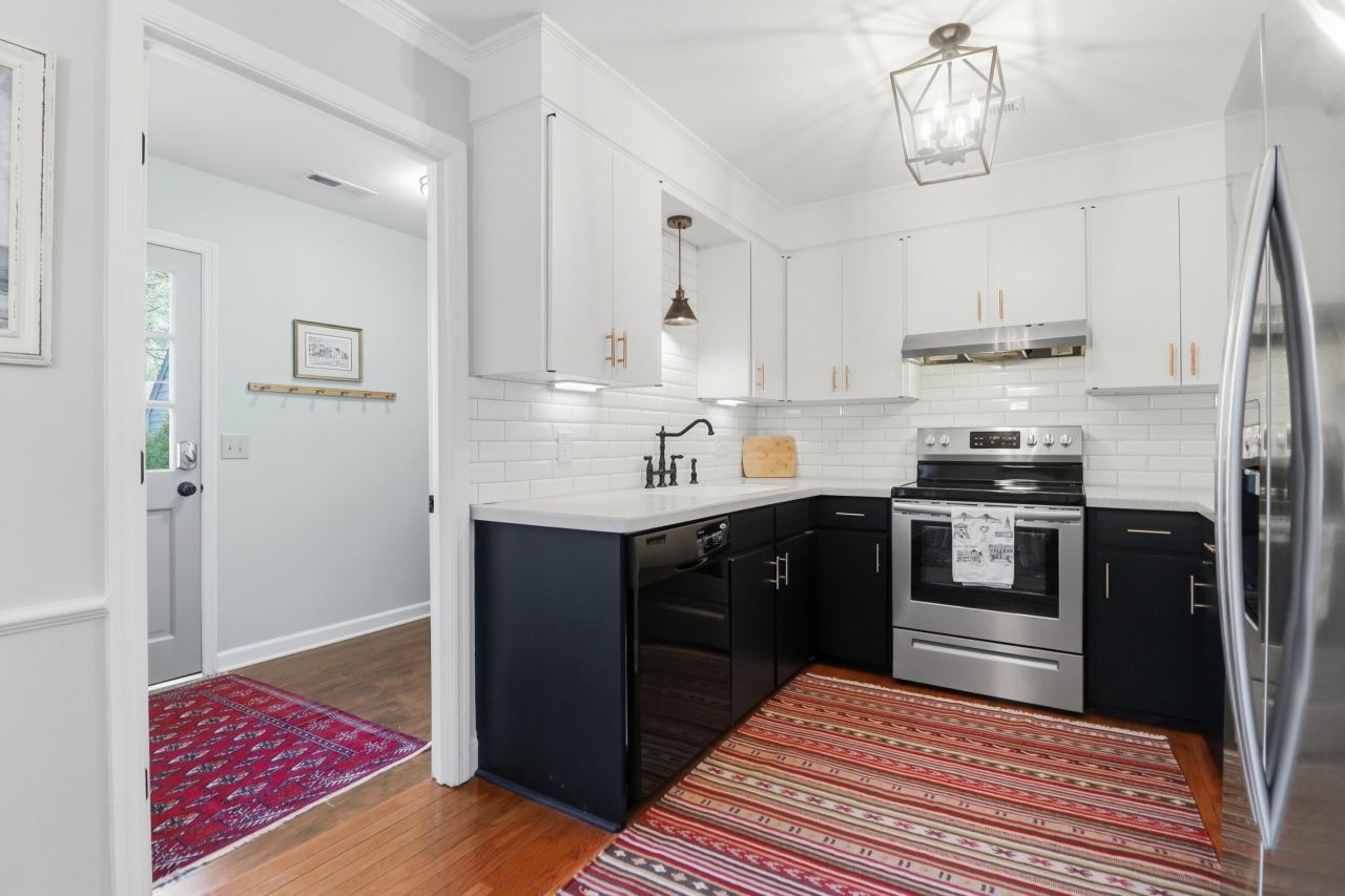 1530 Village Square Photo 13