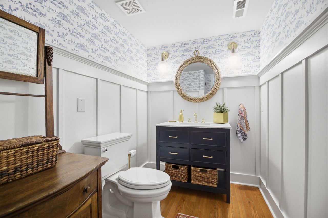 1530 Village Square Photo 16