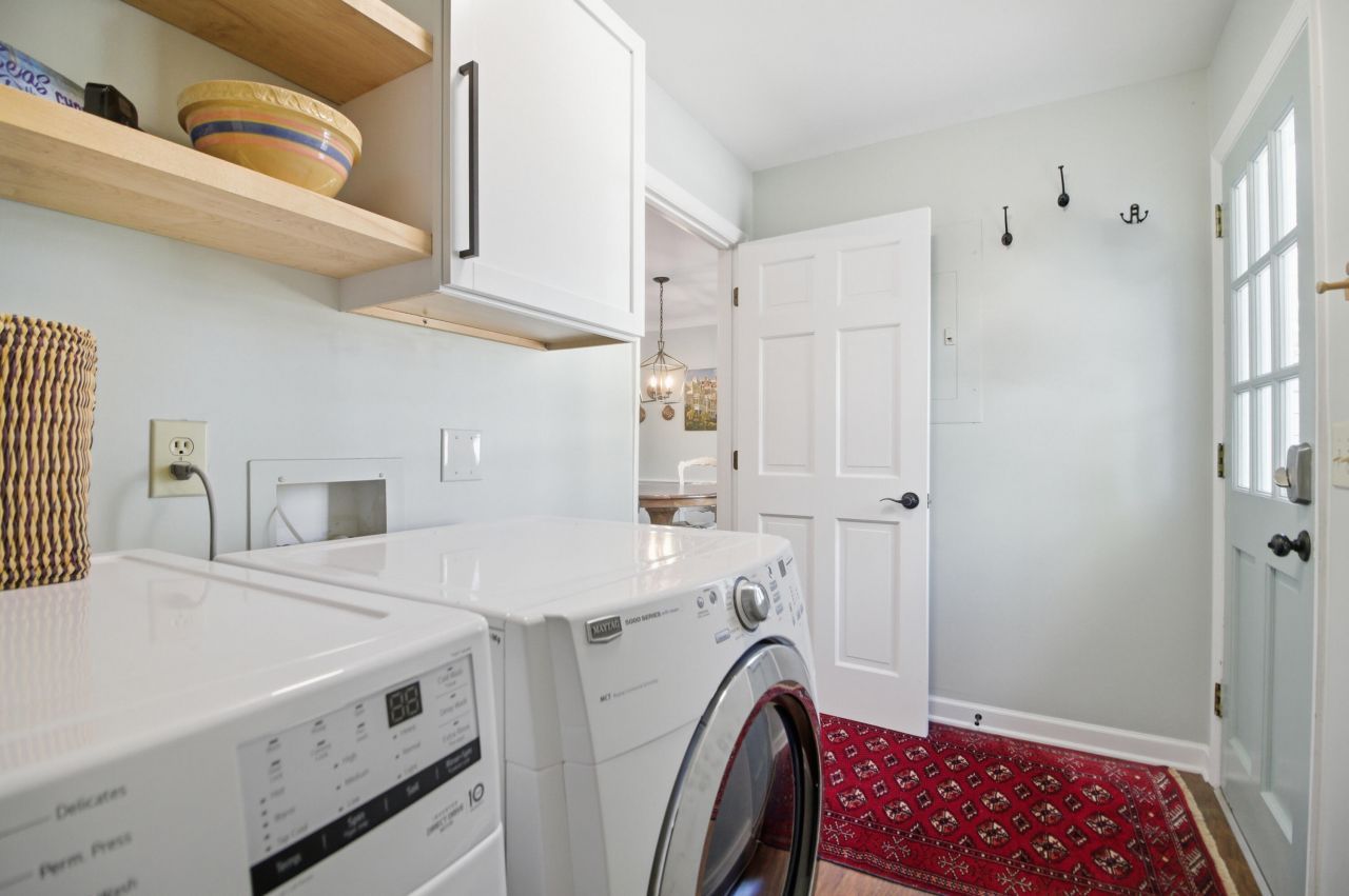 1530 Village Square Photo 18